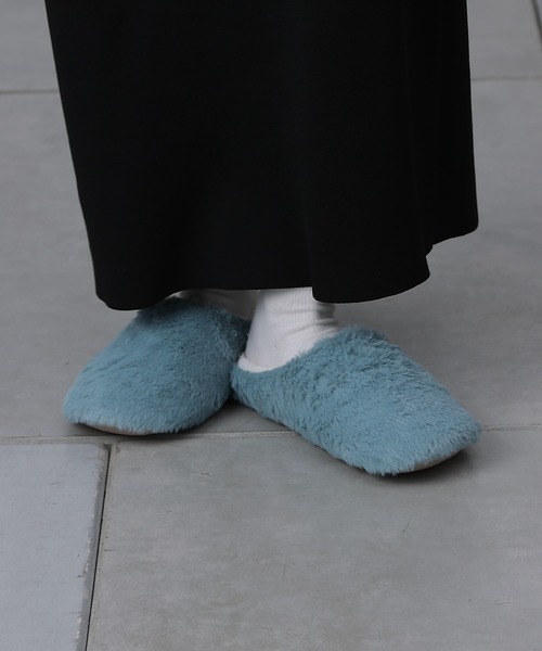 COLONY 2139(コロニートゥーワンスリーナイン)の「フェイクファールームシューズ(ルームシューズ/スリッパ・レディース・チャコールグレー/ライトグレー/ピンクベージュ/サックスブルー・FREE)」の14枚目の写真