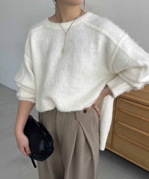 CAPRICIEUX LE'MAGE（カプリシューレマージュ）の「サイドスリットシャギープルオーバー（ニット/セーター・レディース・ベージュ/グレー/オフホワイト/グリーン・FREE）」の2枚目の写真