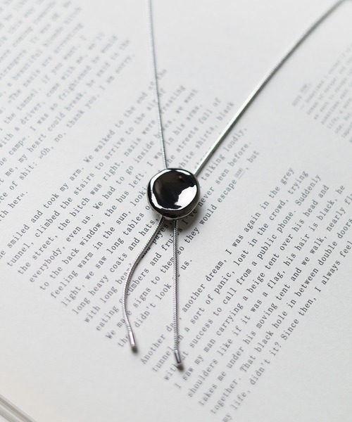 ARCHIVER（アーカイバ）の「【ヴィンテージデザイン】メタルループタイネックレス（ネックレス・メンズ・シルバー/ゴールド/ブラック・FREE）」の2枚目の写真