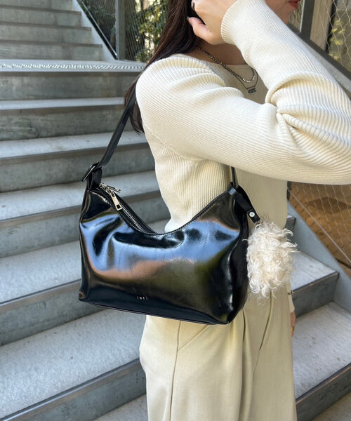 loti（ロティ）の「loti ファーポーチ付きホーボーBAG（トートバッグ・レディース・ボルドー/ブラウン/シルバー/ブラック・ONE SIZE）」の5枚目の写真