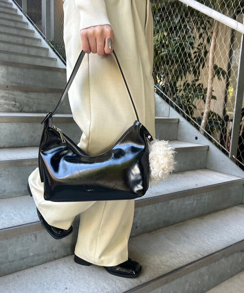 loti（ロティ）の「loti ファーポーチ付きホーボーBAG（トートバッグ・レディース・ボルドー/ブラウン/シルバー/ブラック・ONE SIZE）」の6枚目の写真