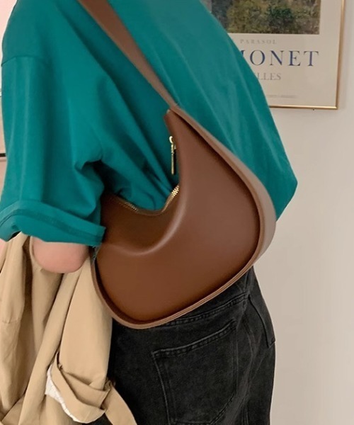 Teem Store(チームストア)の「ハーフムーン2WAYミニバッグ(ショルダーバッグ・レディース・ブラウン/ブラック・F)」の1枚目の写真