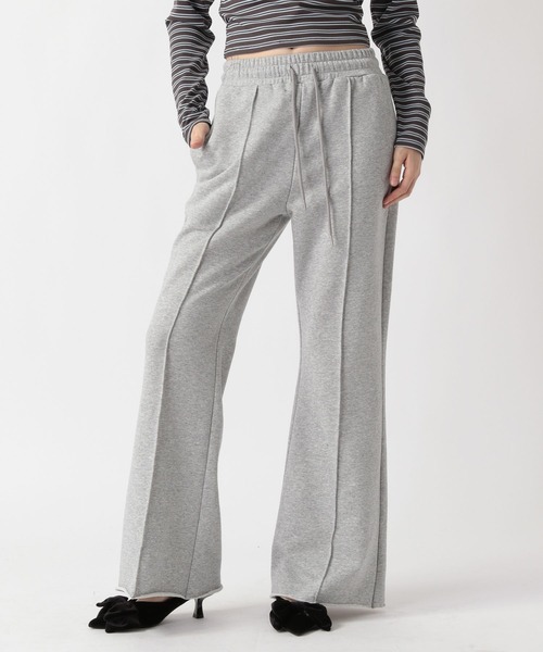 FOREVER 21（フォーエバー トゥエンティーワン）の「【2025SS】スプレー加工スウェットフレアパンツ（スウェットパンツ・レディース・グレー/ブラック・SMALL/MEDIUM）」の2枚目の写真