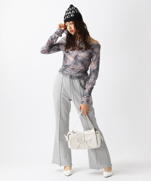 FOREVER 21（フォーエバー トゥエンティーワン）の「【2025SS】スプレー加工スウェットフレアパンツ（スウェットパンツ・レディース・グレー/ブラック・SMALL/MEDIUM）」の19枚目の写真