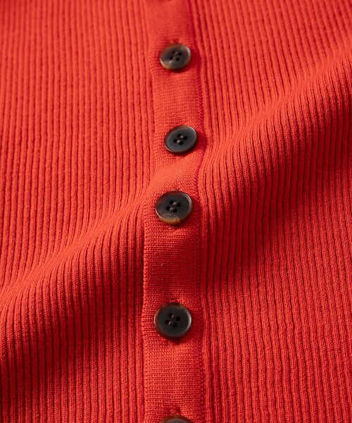 ADAM ET ROPE'(アダムエロペ)の「【公式サイト限定】【AURALEE(オーラリー)】SUPER FINE WOOL HIGH GAUGE RIB KNIT SHORT CARDIGAN(カーディガン/ボレロ・レディース・レッド・1)」の12枚目の写真