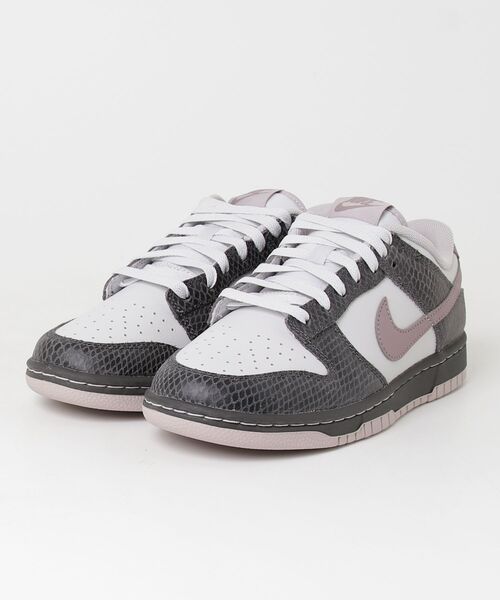 NIKE(ナイキ)の「DUNK LOW SE(スニーカー・メンズ・ブラック×ホワイト・26.0cm/28.0cm/27.0cm/26.5cm)」の1枚目の写真