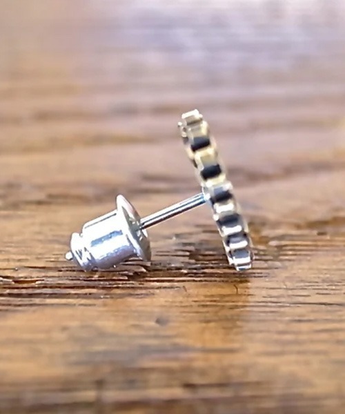 amp japan（アンプジャパン）の「MEDAILLE MIRACULUSE pierce Type-1（ピアス（片耳用）・メンズ・シルバー・FREE）」の4枚目の写真