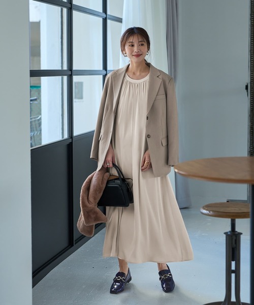 STYLE DELI(スタイルデリ)の「ノーブルサテンギャザーワンピース(ワンピース・レディース・ブラウン系その他/ベージュ系その他・MEDIUM/SMALL)」の12枚目の写真