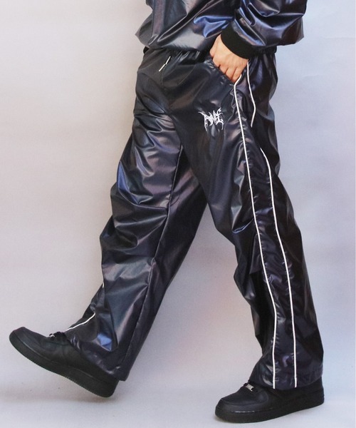 ８(eight)（エイト）の「サイバーデザインシャイニーオーバーパンツ（その他パンツ・メンズ・ネイビー系/シルバー系その他・MEDIUM/LARGE）」の2枚目の写真