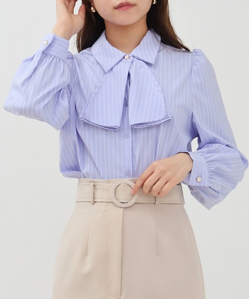 ASTORIA ODIER（アストリアオディール）の「とろみフリルストライプブラウス（シャツ/ブラウス・レディース・サックスブルー/ライトグレー・SMALL/MEDIUM/LARGE）」の3枚目の写真