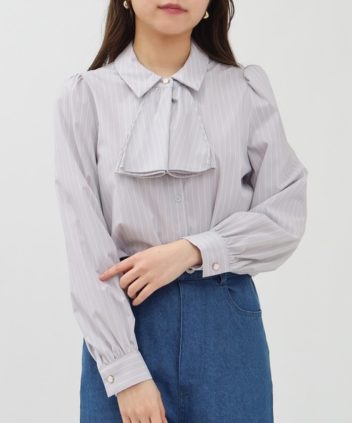 ASTORIA ODIER（アストリアオディール）の「とろみフリルストライプブラウス（シャツ/ブラウス・レディース・サックスブルー/ライトグレー・SMALL/MEDIUM/LARGE）」の7枚目の写真