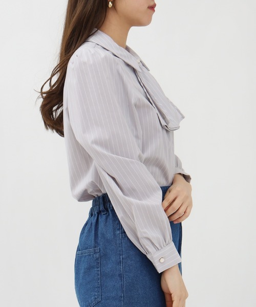 ASTORIA ODIER（アストリアオディール）の「とろみフリルストライプブラウス（シャツ/ブラウス・レディース・サックスブルー/ライトグレー・SMALL/MEDIUM/LARGE）」の9枚目の写真