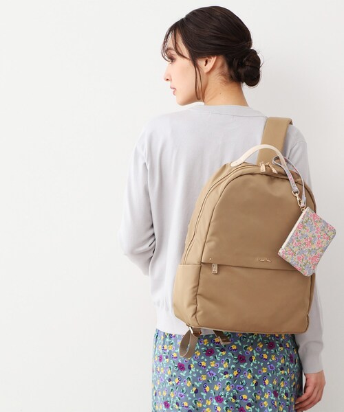 LAURA ASHLEY(ローラアシュレイ)の「【4L収納/クッションポケット/ポーチ付き】多機能バックパック(バックパック/リュック・レディース・ベージュ/ブラック/グレー・00)」の3枚目の写真
