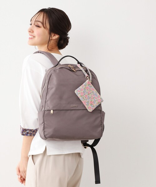 LAURA ASHLEY(ローラアシュレイ)の「【4L収納/クッションポケット/ポーチ付き】多機能バックパック(バックパック/リュック・レディース・ベージュ/ブラック/グレー・00)」の4枚目の写真