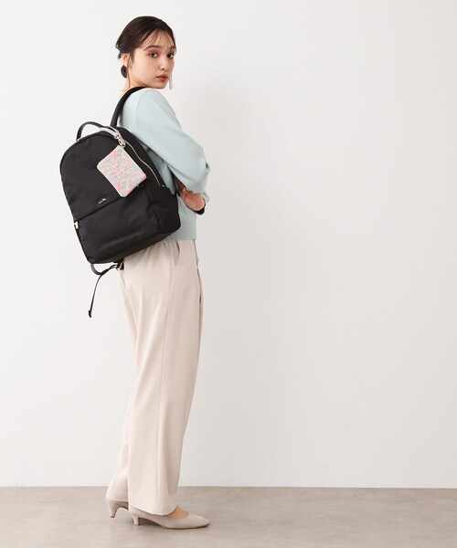 LAURA ASHLEY(ローラアシュレイ)の「【4L収納/クッションポケット/ポーチ付き】多機能バックパック(バックパック/リュック・レディース・ベージュ/ブラック/グレー・00)」の5枚目の写真