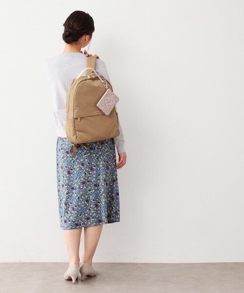 LAURA ASHLEY(ローラアシュレイ)の「【4L収納/クッションポケット/ポーチ付き】多機能バックパック(バックパック/リュック・レディース・ベージュ/ブラック/グレー・00)」の6枚目の写真