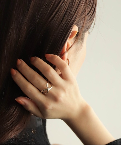 rapiecage（ラピエサージュ）の「ラインクロスリング（リング・レディース・シルバー/ゴールド・FREE）」の2枚目の写真