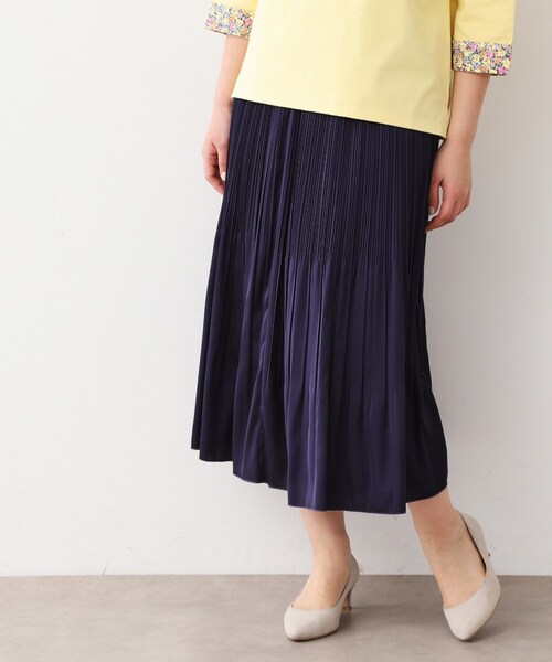 LAURA ASHLEY(ローラアシュレイ)の「【人気デザインカラー追加!】サテン消しプリーツスカート(スカート・レディース・ライトグレー/ネイビー・38/40)」の2枚目の写真