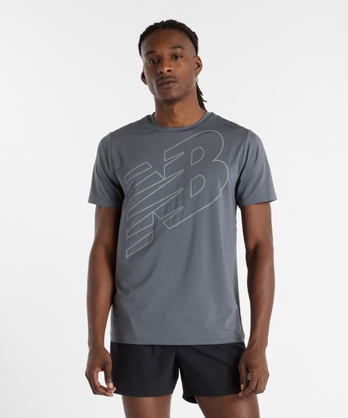 NEW BALANCE(ニューバランス)の「Flying NB パフォーマンスショートスリーブTシャツ(Tシャツ/カットソー・メンズ・パープル/ブラック/グレー・SMALL/XX-LARGE/X-LARGE/LARGE/MEDIUM)」の2枚目の写真