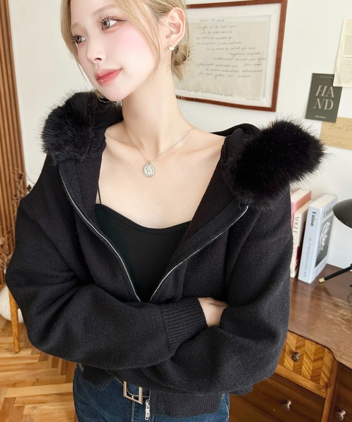 moment+（モーメントプラス）の「ボリュームファーフードジップアップ