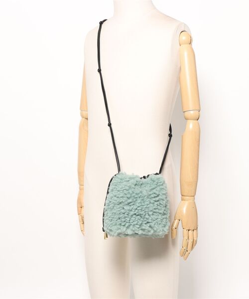 VIOLAd'ORO(ヴィオラドーロ)の「ラム風エコファーminiショルダーBAG【VIOLAd’ORO/ヴィオラドーロ】(ショルダーバッグ・レディース・ライトグリーン/グレー・フリー)」の5枚目の写真