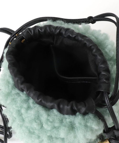 VIOLAd'ORO(ヴィオラドーロ)の「ラム風エコファーminiショルダーBAG【VIOLAd’ORO/ヴィオラドーロ】(ショルダーバッグ・レディース・ライトグリーン/グレー・フリー)」の7枚目の写真