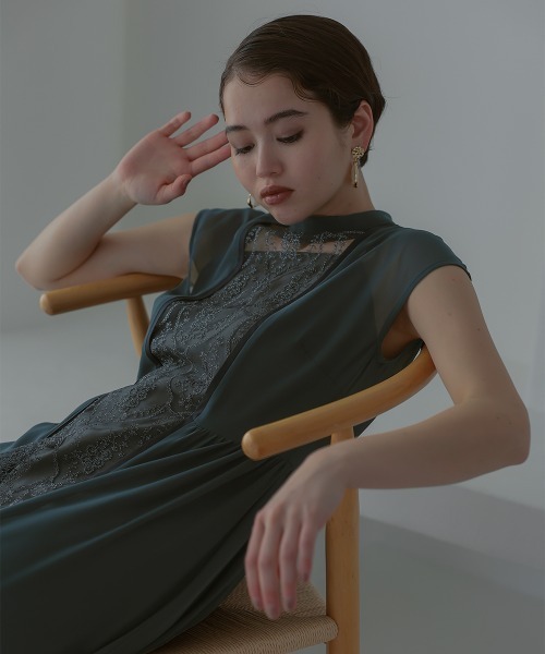 Callarus(カラルス)の「フロント刺繍切替デザインワンピースドレス〔Callarus〕(ドレス・レディース・グリーン系/ブラック・S/L/LL/M)」の4枚目の写真