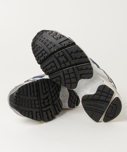 NEW BALANCE(ニューバランス)の「725(スニーカー・レディース・ホワイト×グリーン/ホワイト×ブルー・22.0cm/22.5cm/23.0cm/23.5cm/24.0cm/24.5cm/25.0cm/25.5cm/26.0cm/26.5cm/27.0cm/27.5cm/28.0cm/28.5cm/29.0cm/30.0cm)」の7枚目の写真
