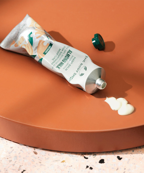 THE BODY SHOP（ザ・ボディショップ）の「ハンドバーム AM 30mL（香り：アーモンドミルク）（ハンドケア/ハンドクリーム・レディース・その他・FREE）」の5枚目の写真