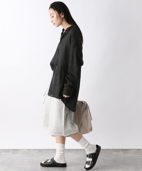 JEANASIS(ジーナシス)の「スタッズベルトフラットサンダル/323920(サンダル・レディース・ブラック/ベージュ・MEDIUM/LARGE)」の3枚目の写真