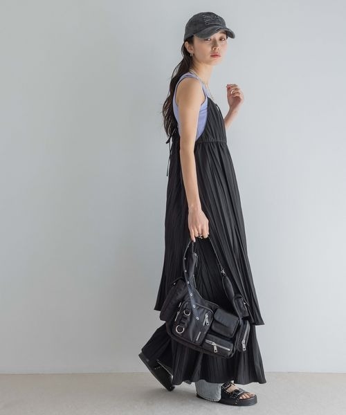 JEANASIS(ジーナシス)の「スタッズベルトフラットサンダル/323920(サンダル・レディース・ブラック/ベージュ・MEDIUM/LARGE)」の19枚目の写真