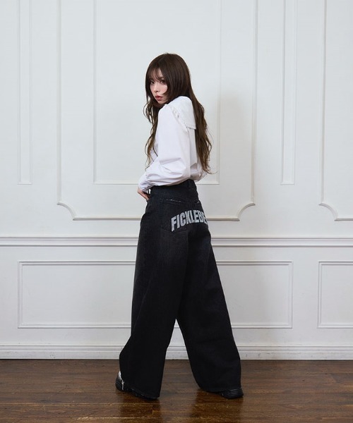 FickleBebe(フィクルベベ)の「bebeグリッターデニム(デニムパンツ・レディース・ブラック/ワンウォッシュ・1/0)」の2枚目の写真