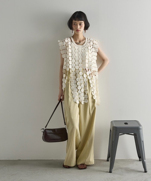 THE YOn（ザヨン）の「サークルパターンレースフリンジヘムノースリブラウス（ベスト・レディース・アイボリー/ブラック・FREE）」の13枚目の写真