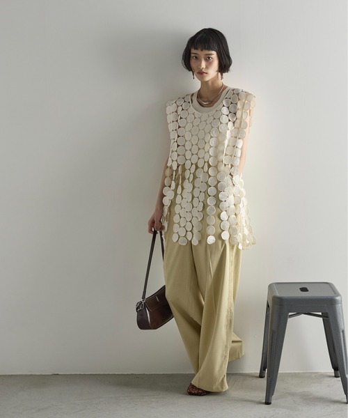 THE YOn（ザヨン）の「サークルパターンレースフリンジヘムノースリブラウス（ベスト・レディース・アイボリー/ブラック・FREE）」の14枚目の写真