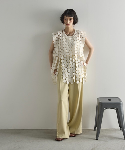 THE YOn（ザヨン）の「サークルパターンレースフリンジヘムノースリブラウス（ベスト・レディース・アイボリー/ブラック・FREE）」の15枚目の写真