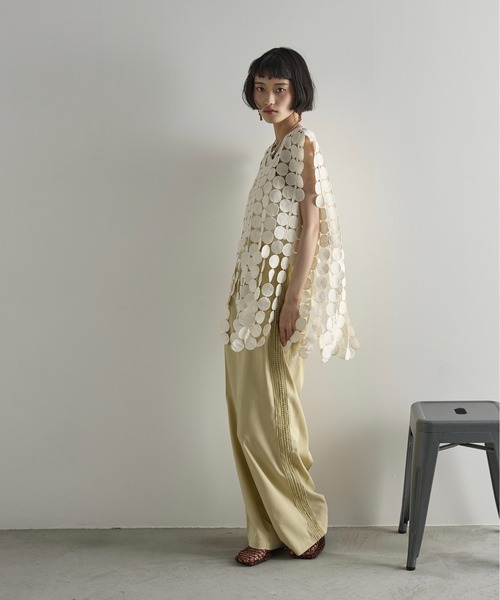 THE YOn（ザヨン）の「サークルパターンレースフリンジヘムノースリブラウス（ベスト・レディース・アイボリー/ブラック・FREE）」の18枚目の写真