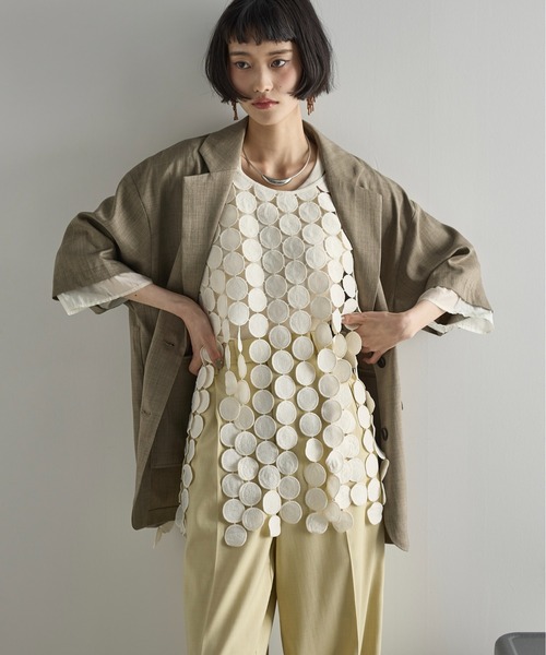 THE YOn（ザヨン）の「サークルパターンレースフリンジヘムノースリブラウス（ベスト・レディース・アイボリー/ブラック・FREE）」の19枚目の写真