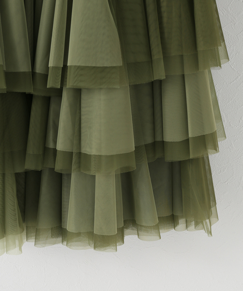 VIVIANO（ヴィヴィアーノ）の「【VIVIANO / ヴィヴィアーノ】Tulle Ruffle Tiered Skirt:スカート　VW-SS25-SK09（スカート・レディース・カーキ・FREE）」の3枚目の写真