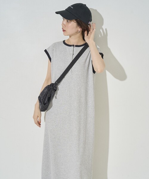 ほぼ新品　グランサッソ　膝丈　ワンピース　フレンチスリーブ　白+グレー ほぼ新品 グランサッソ 膝丈 ワンピース フレンチスリーブ 白+グレー