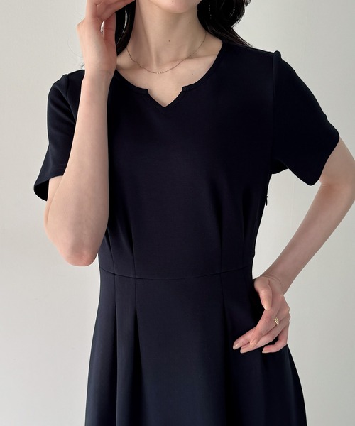 junoah（ジュノア）の「バックレースアップフレアカットワンピース[高身長サイズMT/低身長サイズS有り]（ワンピース・レディース・ブラック/ダークネイビー/アイボリー/チャコール/ダークベージュ・SMALL/MEDIUM/LARGE/X-LARGE/MT/MS）」の16枚目の写真