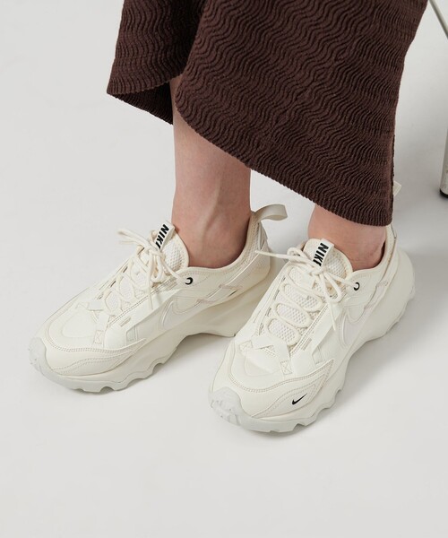 NIKE＞ウィメンズ TC7900 オフホワイト/スニーカー（スニーカー