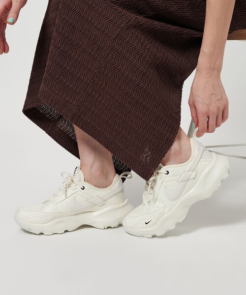 NIKE＞ウィメンズ TC7900 オフホワイト/スニーカー（スニーカー