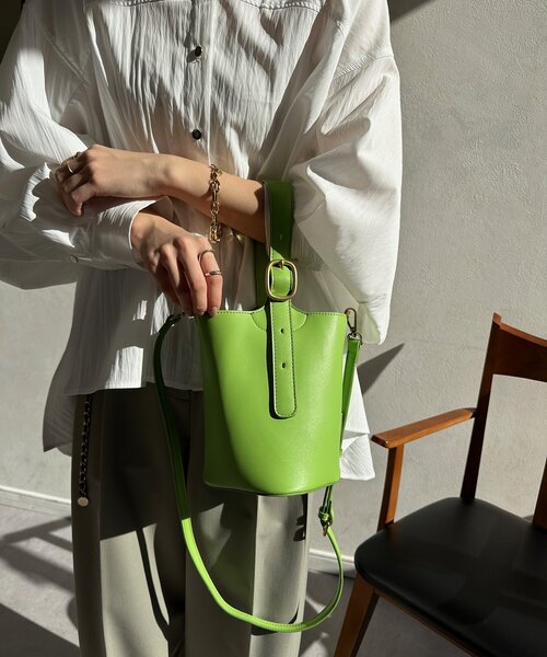 DouDou（ドゥドゥ）の「【WEB限定】バックルワンハンドルバッグ（ショルダーバッグ・レディース・ライトグレー/ブラック/ライム・FREE）」の15枚目の写真