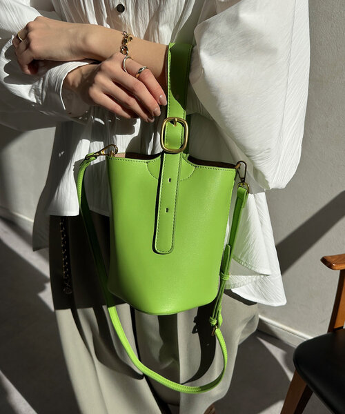 DouDou（ドゥドゥ）の「【WEB限定】バックルワンハンドルバッグ（ショルダーバッグ・レディース・ライトグレー/ブラック/ライム・FREE）」の14枚目の写真