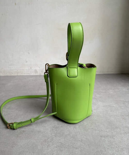 DouDou（ドゥドゥ）の「【WEB限定】バックルワンハンドルバッグ（ショルダーバッグ・レディース・ライトグレー/ブラック/ライム・FREE）」の8枚目の写真