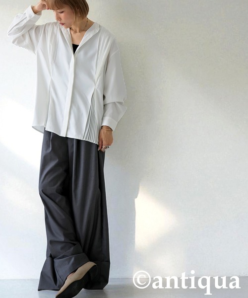 antiqua(アンティカ)の「プリーツタックシャツ(シャツ/ブラウス・レディース・オフホワイト/ブラック・ONESIZE)」の3枚目の写真