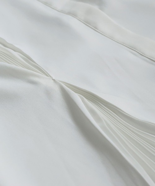 antiqua(アンティカ)の「プリーツタックシャツ(シャツ/ブラウス・レディース・オフホワイト/ブラック・ONESIZE)」の22枚目の写真