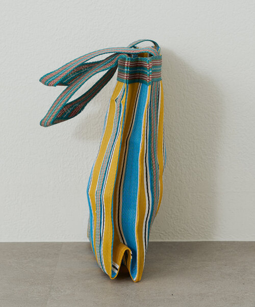 LOUNGEDRESS(ラウンジドレス)の「【A&A Accessories】 INDIA ビニールストライプBAG(トートバッグ・レディース・ブルー/ピンク・FREE)」の5枚目の写真