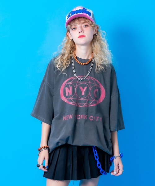 a.p.o.v.（エーピーオービー）の「a.p.o.v. NYCプリントピグメントオーバーサイズTシャツ（Tシャツ/カットソー・メンズ・チャコール/グレー・ONESIZE）」の2枚目の写真