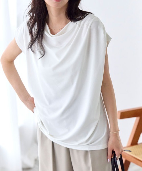 Pierrot(ピエロ)の「接触冷感ドレープフレンチスリーブTシャツ(Tシャツ/カットソー・レディース・ネイビー/ブラック/ライトブルー/オフホワイト/ライトグレー・M/L/LL)」の17枚目の写真